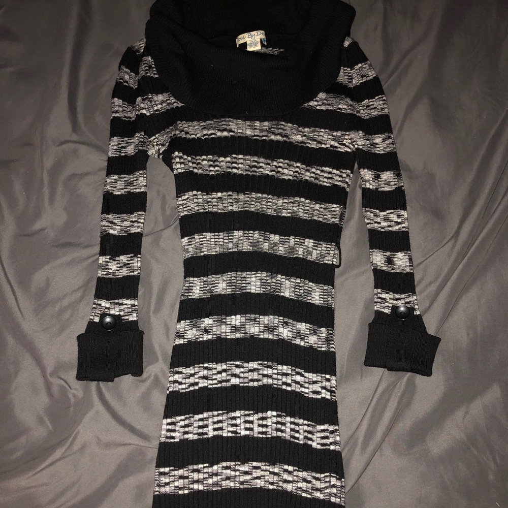 Scoop neck striped sweater